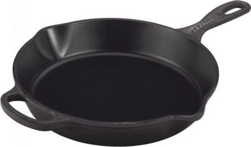 Le Creuset Hoge Ronde Skillet Mat Zwart 26cm -Kookwaren Verkoop 1200x705 2